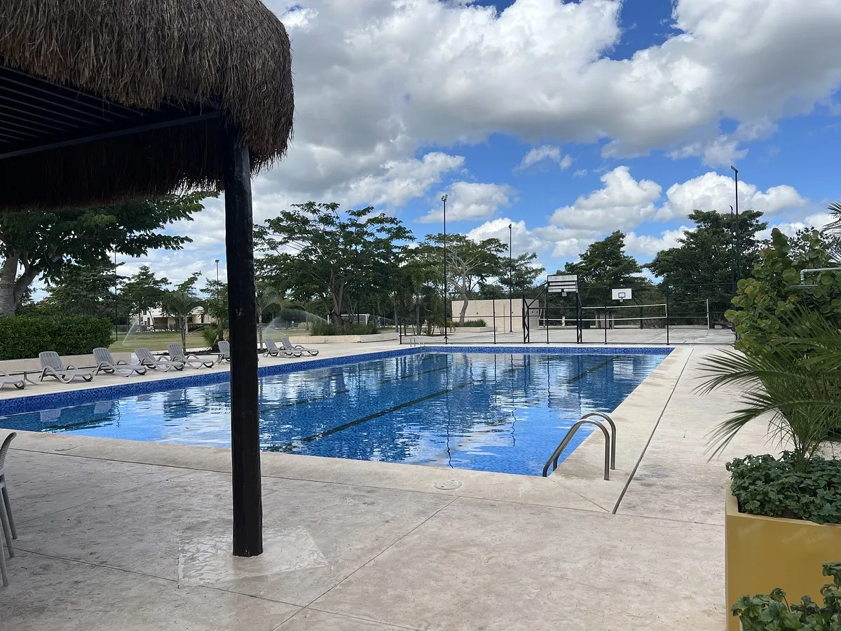 Casa club de la privada con alberca semiolímpica