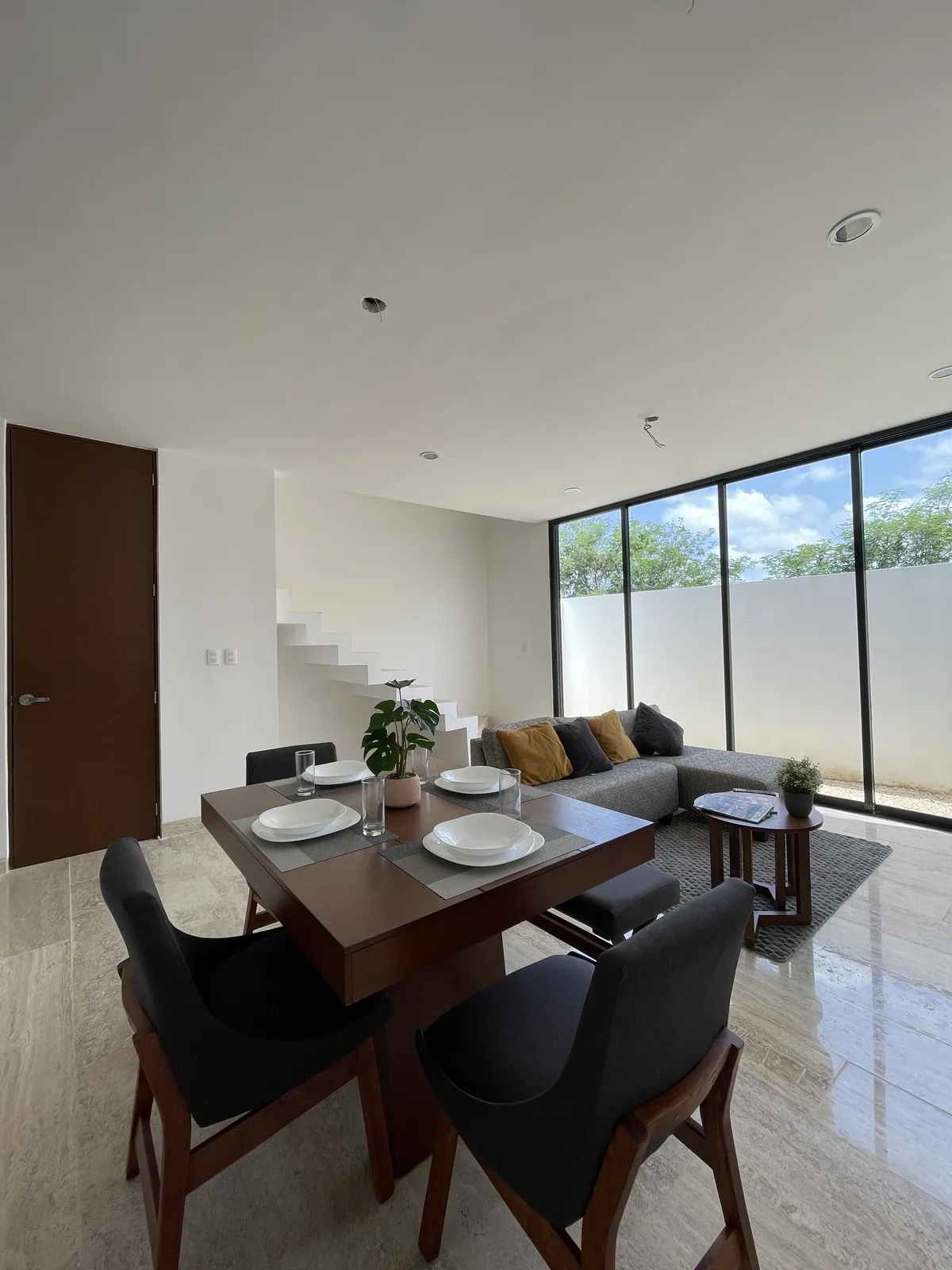 Espacio de comedor integrado con la cocina