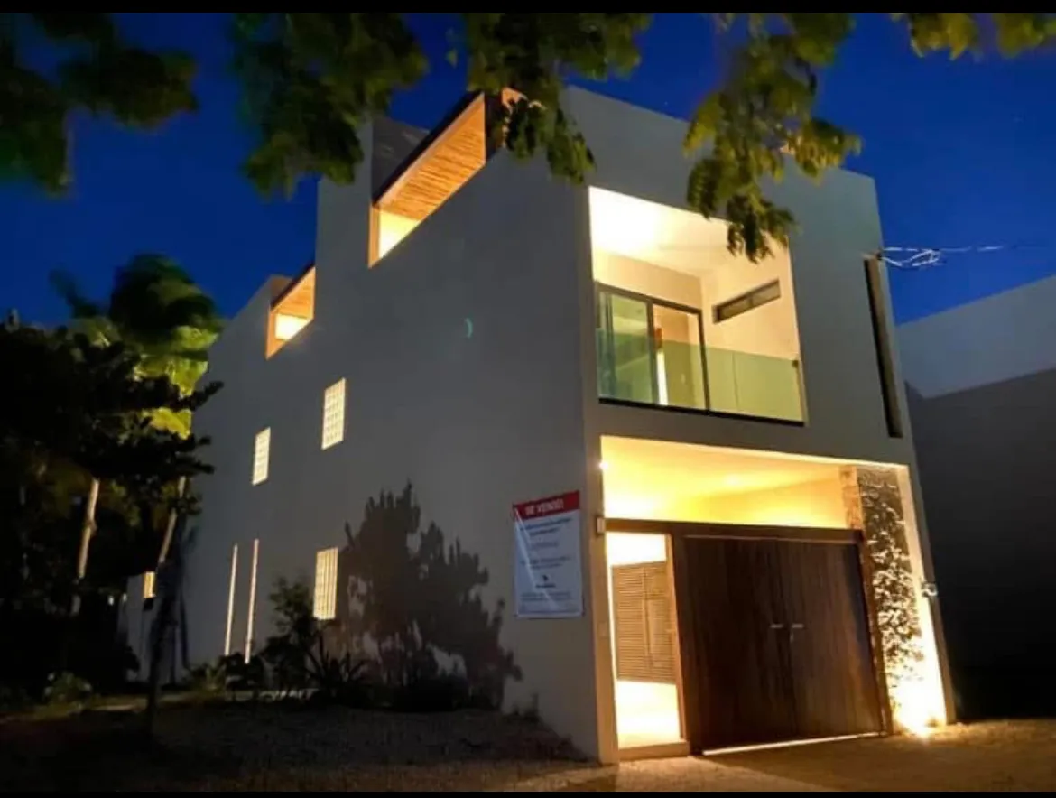 Residencia de noche en Telchac Puerto, Yucatán