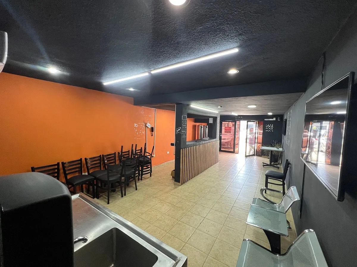 Exterior de local comercial en renta en la colonia México Norte