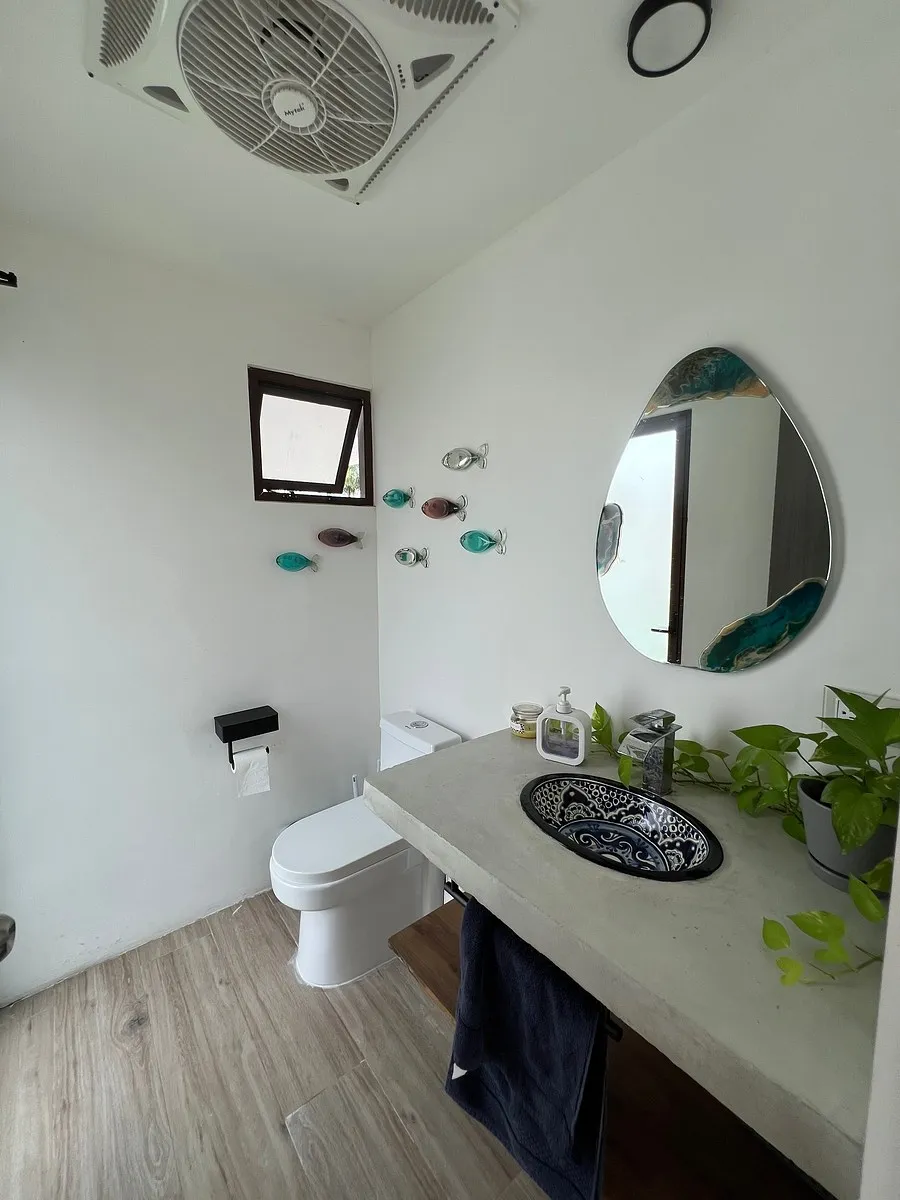 Medio baño para visitas en planta baja